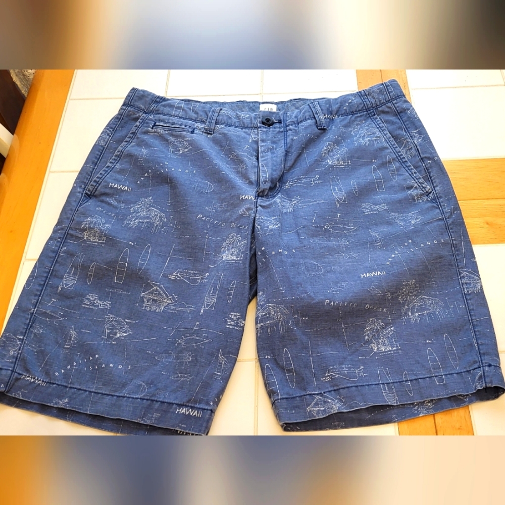 😁*BOGO SALE*😁 Gap men's  shorts size 32